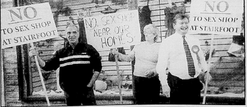 Other image for Glancing Back - May 2002